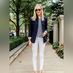 WHITE HOUSE BLACK MARKET WHITE JEANS    NWOT